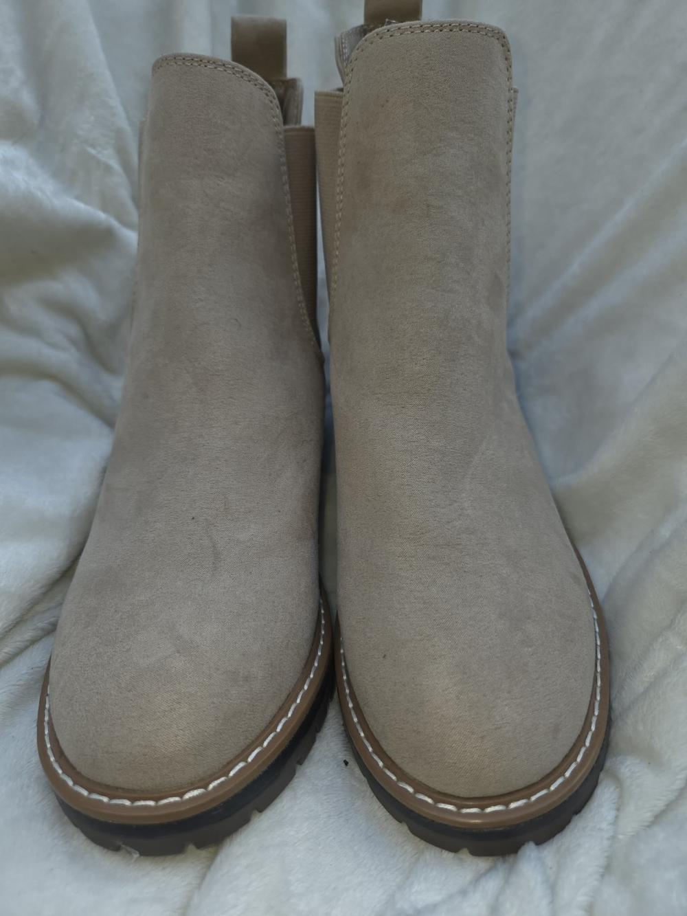 Chelsea Boot - Beige SIZE 7.5